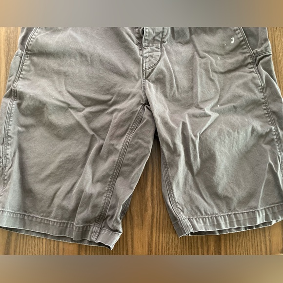 North Face Gray  shorts Men’s size large - Picture 3 of 6